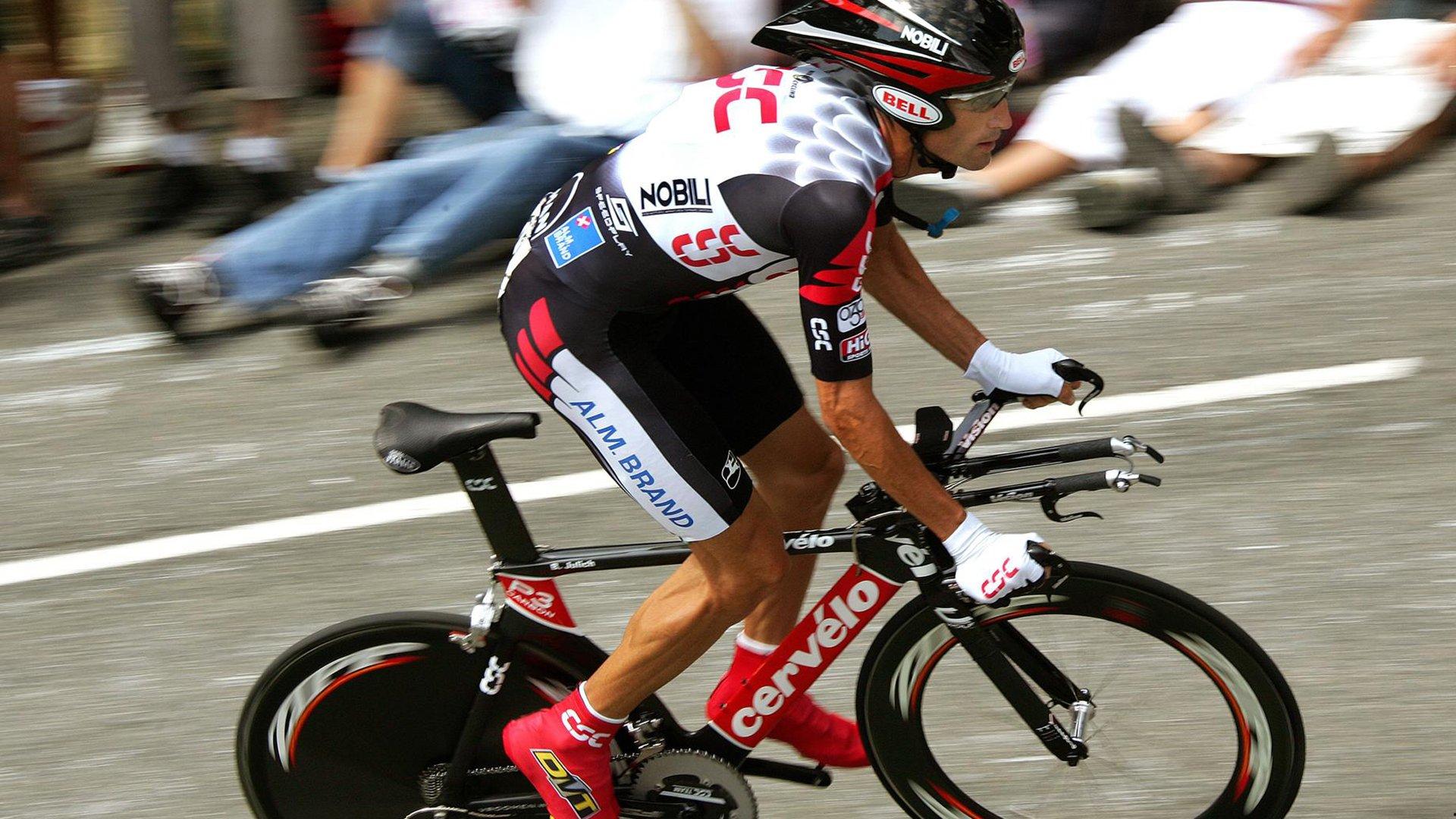 巴萨锋线十字路口，续约莱万、扶正托雷斯或押注新星，9号位规划牵动夏窗布局